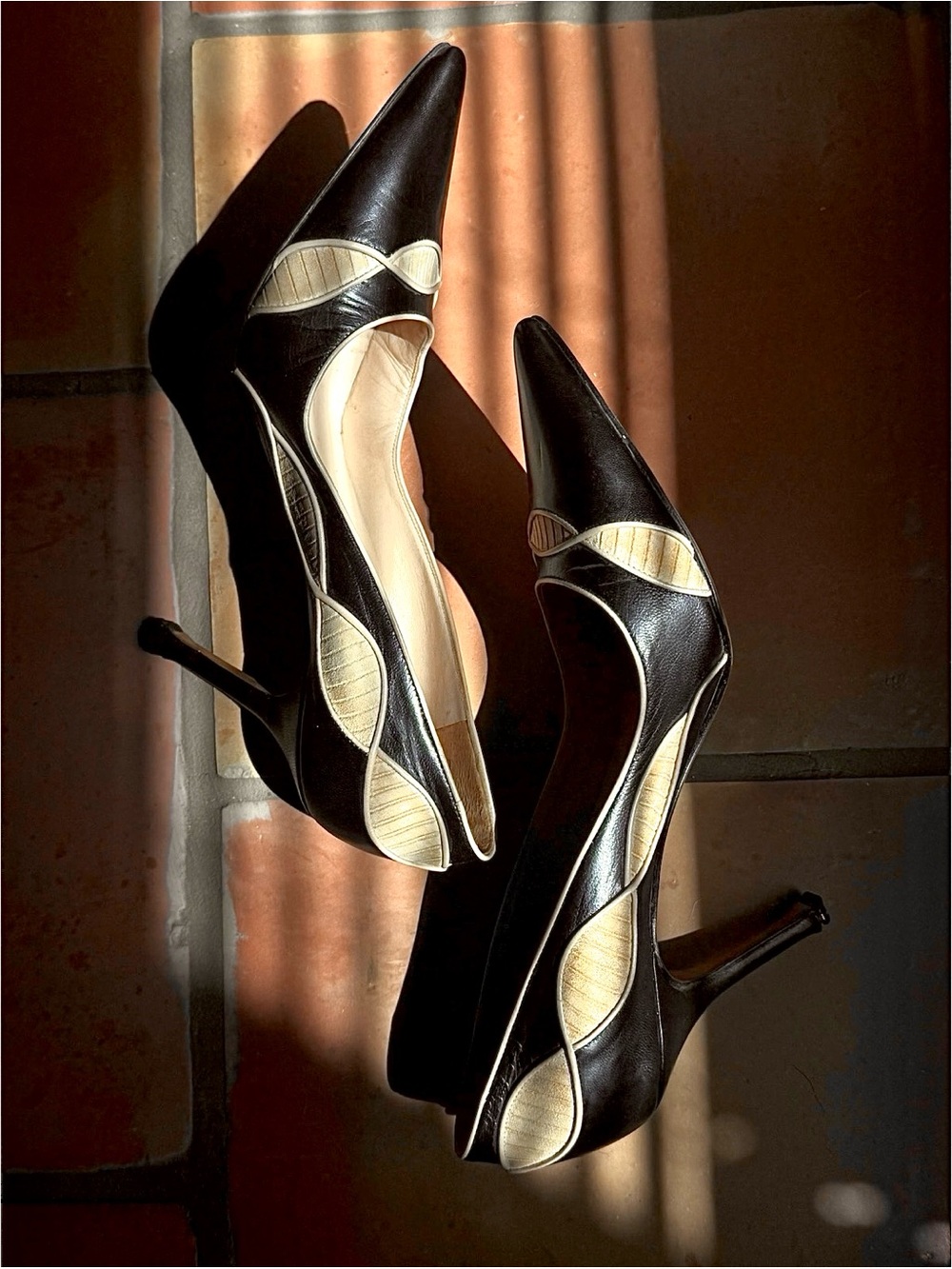 Manolo Blahnik Leather Suede Pumps High Heels Sz 40.5 US W 10.5 Black Tan